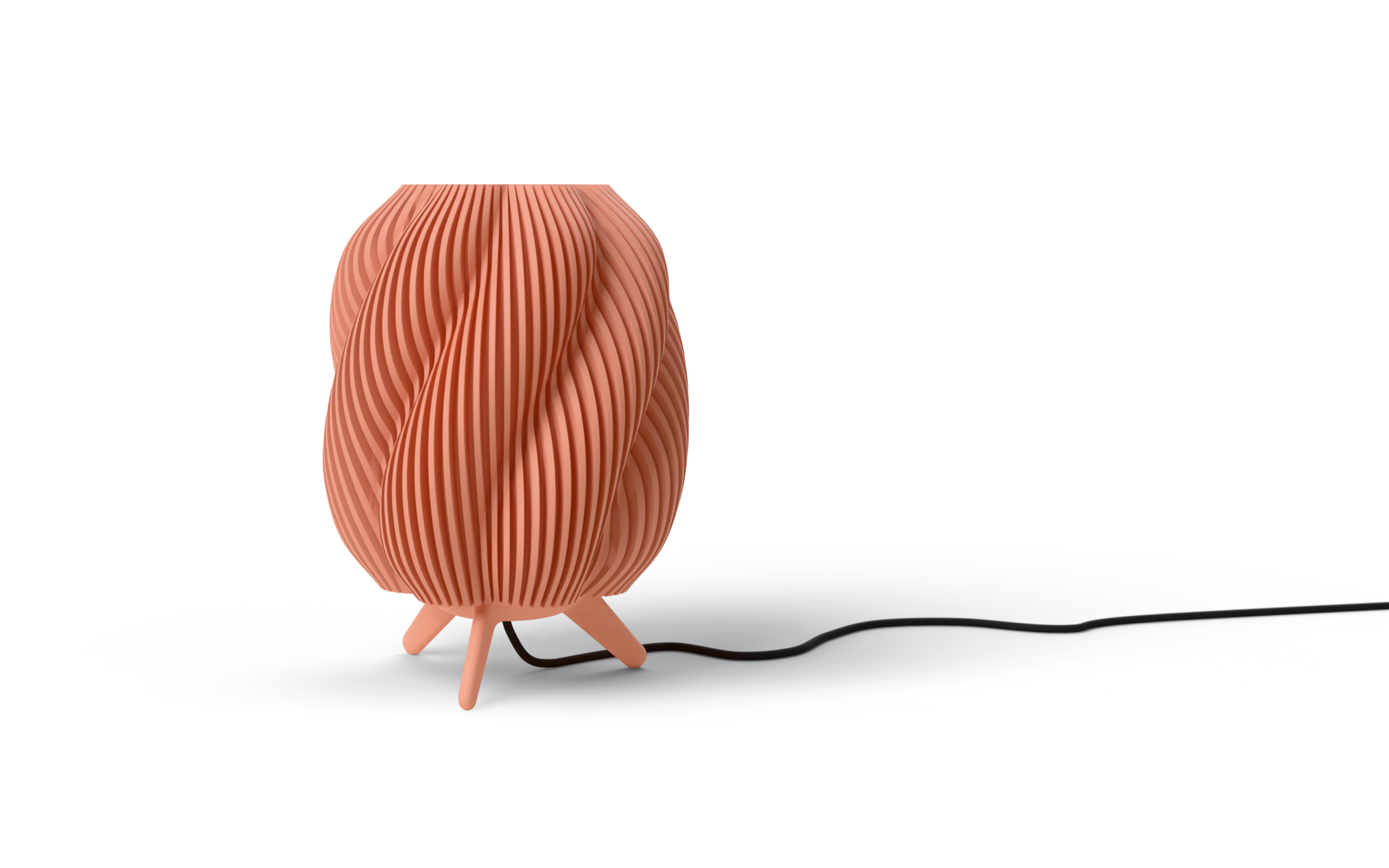 Swirl-lamp in Dageraad: overdag een gedraaide vorm, 's avonds gloeit de kap